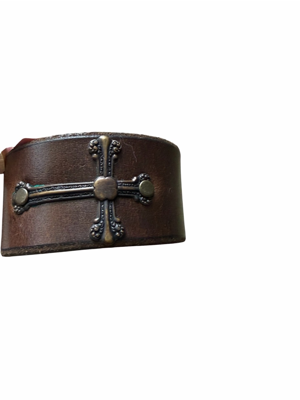 Brown leather cuff bracelet with cross design. Snap closure - Picture 6 of 8